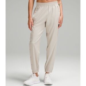 Lululemon Tearaway Mid Rise Track Pant Joggers Mojave Tan 12 NWT